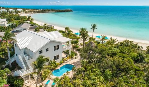 Crystal Sands Villa è una lussuosa villa fronte mare nella baia di Sapodilla, una delle località più ambite delle Isole Turks e Caicos in cui risiedere. Con la sua esposizione a ovest, potrete godere dei tramonti più magici che le isole hanno da offr...