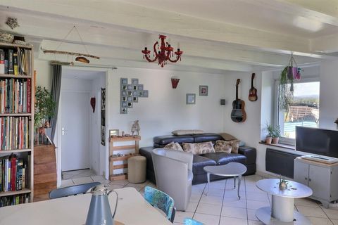 Idéal investisseur! Nous vous présentons cet appartement triplex plein de charme à 10 min. d’Épinal. Composé d'une belle pièce de vie, de 3 chambres, une salle d'eau et 2 WC. Une buanderie, un garage, un espace de stockage et des places de stationnem...