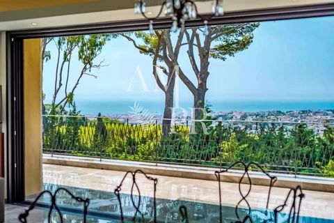 A seulement quelques minutes de Cannes, superbe villa contemporaine en cours de finition d'environ 370 m² réalisée par un architecte de renom et bénéficiant d'une vue mer époustouflante de toutes les pièces ainsi que d'un ensoleillement optimal. Sur ...