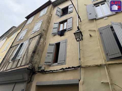 FOIX TOWN CENTER In the town center of Foix, 4/5-room town house of approx. 110m², spread over several levels. No exterior. Close to all shops. Currently rented 590 euros/month. Some work is to be expected. Agency fees including tax payable by the se...