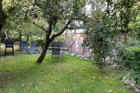 Dit gezellige 1 kamer vakantieappartement bevindt zich op de bovenste verdieping van een rietgedekte boerderij in het kleine dorpje Hof Redentin, dat tussen de Hanzestad Wismar (7 km) en het prachtige eiland Poel (5 km) ligt. Het is perfect voor een ...