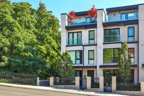 A rare end townhome at the acclaimed 'Charbonnel'. Wide and spacious floorplan, designed by Richard Wengle with interiors by Brian Gluckstein located in Summerhill - moments to parks, shopping, restaurants, museums and transit. A townhome of rare arc...