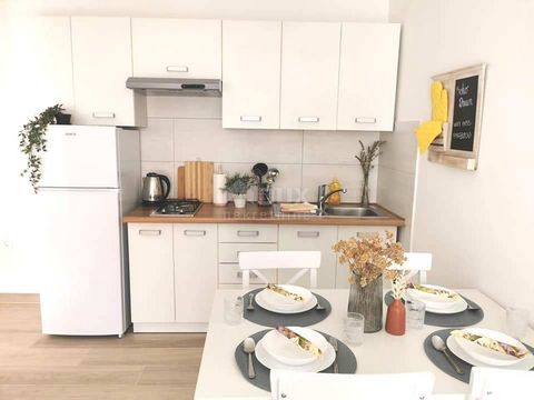 Location: Istarska županija, Pula, Busoler. ISTRIEN, PULA – 2BR+DB-Wohnung mit Garten und Parkplatz – VOLLSTÄNDIG ANGEPASST!! Die Wohnung befindet sich im Erdgeschoss eines neu errichteten Gebäudes. Das Gebäude verfügt über eine Betriebserlaubnis. Es...