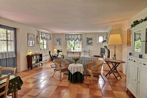 If you have always dreamed of staying in a characteristic French villa among the grapevines and the lavender then this is the villa for you. You have a beautiful view of the verdant surroundings from the house. The garden has a wonderful swimming poo...