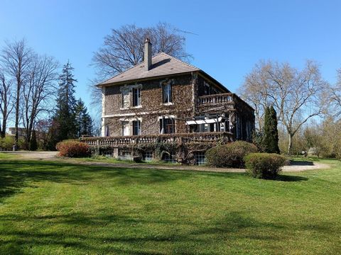 manoir de 1870 400m2 habitables 10 pièces 5 chambres parc arboré de 19000 m2 650000 Euros