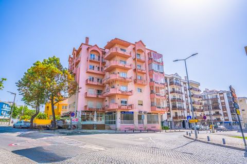 Apartamento T4 com Vistas Panorâmicas para o Parque D. Carlos I Coração das Caldas da Rainha Descubra este espaçoso e luminoso apartamento T4, idealmente situado no centro da cidade das Caldas da Rainha, com vistas privilegiadas sobre o emblemático P...