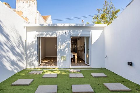 Descubre este encantador piso de 61m² en Alenquer, Lisboa, ideal para quienes buscan un hogar luminoso y tranquilo. Con un precio atractivo de 175,000, esta propiedad ha sido completamente renovada, ofreciendo un ambiente moderno y acogedor. El piso ...