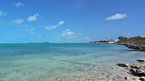 Geweldige locatie voor uw eilandervaring aan het water! Deze kavel is gelegen in Salt Pond aan een prachtige haven waar de jaarlijkse Sail Boat Regatta wordt gehouden. Centraal gelegen nabij levensmiddelenwinkels, tankstations en restaurants. Het reg...