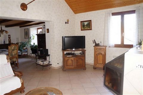 Village de Boult, maison ancienne rénovée 130 m², 3 chambres.