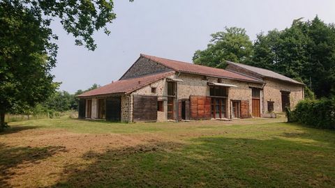 À VENDRE : LONGERE DE CHARME DE 160 M² – PLAIN-PIED PMR – ENVIRONNEMENT PAISIBLE AVEC VUE DEGAGEE