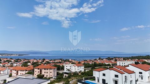 Location: Primorsko-goranska županija, Malinska-Dubašnica, Malinska. BUILDING PLOT WITH SEA VIEW IN MALINSKA ON THE ISLAND OF KRK For sale: attractive building plot of 700 m² in a quiet area of Malinska on the island of Krk. The land is slightly elev...