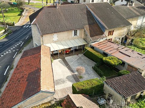 A vendre à SAINT HYMETIERE (39) Très belle maison de village