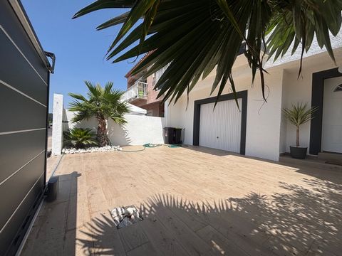 AGDE (34) A VENDRE MAISON RENOVEE P5,SURFACE TOTALE 124 m2,GARAGE 26 m2,CENTRE VILLE, 10 MN PLAGE AGDE