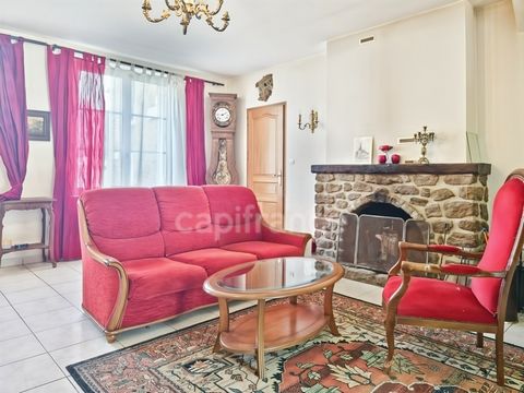 Maison de ville à Torcé-en-Vallée, ses dépendances et son jardin qui vous surprendra