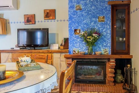 Casa de vacaciones rural con piscina comunitaria, situada en un antiguo cortijo andaluz, que se halla en Rute, en la provincia de Córdoba. Este antiguo pajar de cortijo se ha convertido en una casa de vacaciones típica y tiene su propia entrada y zon...