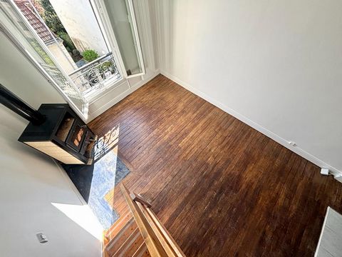 Surface au sol : 71m2 Louise Mevrel vous propose un appartement en duplex sans vis-à-vis situé au dernier étage d'une copropriété calme et de taille humaine, dans le quartier Nord très recherché, à proximité des commerces, des écoles et des transport...