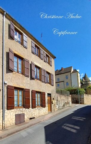 Charolles centre ville, maison de 153 m² sur 4 niveaux sur terrain de 150 m²