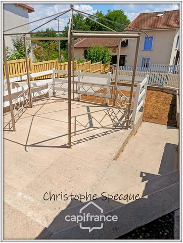 Dpt Puy de Dôme (63), à vendre à CELLES SUR DUROLLE maison de 99 m² avec terrain et un maison de bourg de 52 m²