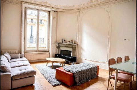 APPARTEMENT TRAVERSANT 3 PIECES 56M2 PARQUET CHEMINÉE