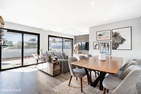 Apartamento T2 com Terraço de 90 m² – Santa Maria da Feira Apresentamos este elegante apartamento T2, localizado em Santa Maria da Feira, a apenas 1 km do centro da cidade. Inserido numa zona residencial tranquila e bem servida de acessos, este imóve...