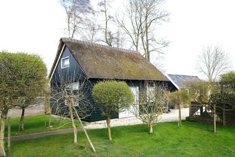 Een optioneel pakket voor nutsvoorzieningen en servicekosten van EUR 75,00 wordt vóór uw aankomst in rekening gebracht. Details worden hieronder gegeven. Dit vakantiehuisje ligt in het prachtige dorp Dwarsgracht, 3 km ten westen van Giethoorn. Het ch...