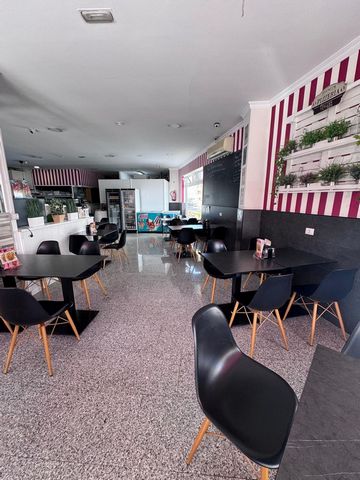 Unieke kans voor ondernemers! Een hoekpand van 198 vierkante meter wordt overgedragen, momenteel in gebruik als restaurant-cafetaria. Deze zaak heeft een vast en regelmatig klantenbestand, wat een constante inkomstenstroom garandeert. De onovertroffe...