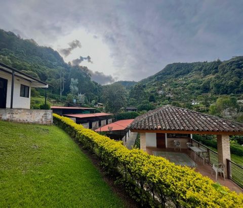 Unique opportunity in La Olga, Dapa! Spectacular country house for sale ideal for equestrian, livestock or rest projects, located in a privileged area surrounded by nature, with a temperate to cold climate that offers freshness all year round. The pr...