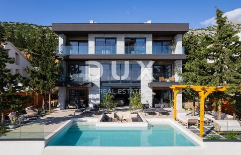 ID CODE: 21065 Sara Večeralo Agent s licencom Mob: +385 99 284 0404 Tel: +385 91 480 8808 E-mail: sara@dux-dalmacija.com www.dux-dalmacija.com