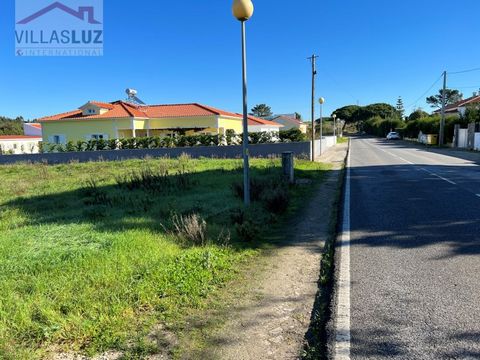 Magnificent urban plot with 1,104 sqm in 'Arelho' and the possibility to build a detached villa with approx. 300sqm within a short distance to Óbidos, Caldas da Rainha and the amazing Óbidos lagoon with its 4 golf courses. The land is completely flat...
