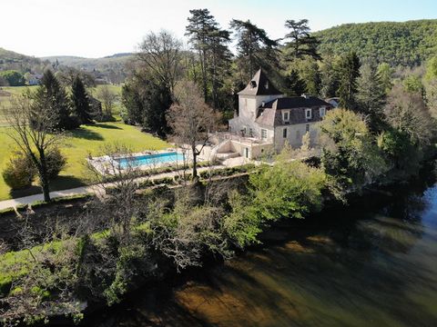 In the southwest of France, in the Lot department, in the Cahors wine region, on the edge of a charming village. 35 km from Cahors, 125 km from Toulouse. The property is a former manor house on the banks of the Lot river, in an area of 3.7 hectares. ...