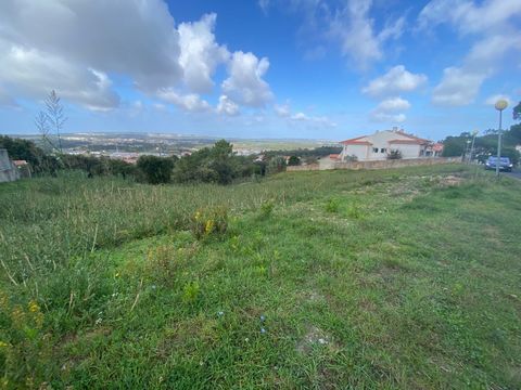 Qualified building plot of land with 1.155 sqm - at 5 minutes from the city center Located on the outskirts of the city, it has beautiful views, a quiet area and little traffic. Possibility to buy the adjoining lot with an area of 921 m2 and with pro...
