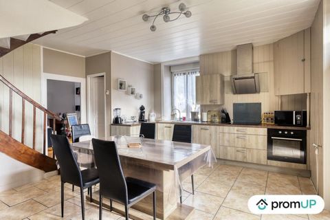 This residential lot consists of several dwellings on a swimming pool of 2500 m². The roofs and rooms were renovated in 2018, for optimal comfort. Comfortable main house This 6-room house extends over a living area of 160 m² on two levels. On the gro...