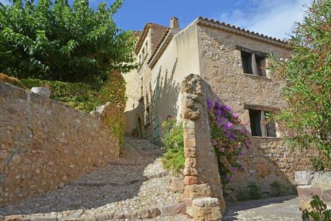 This apartment in Villesèque-des-Corbières is a perfect vacation home for a small family of 4. The 2 bedroom apartment has a swimming pool which is shared by other guests as well for taking a refreshing dip. You can also spend time relaxing in the we...