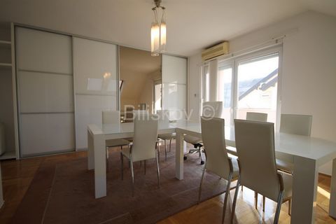 Maksimir, Kvatrić, office space for rent Fully equipped three-room office space of 97.56m2 NKP on the second floor of a residential building that does not have an elevator. The space is immediately ready for occupancy and business and is located in a...