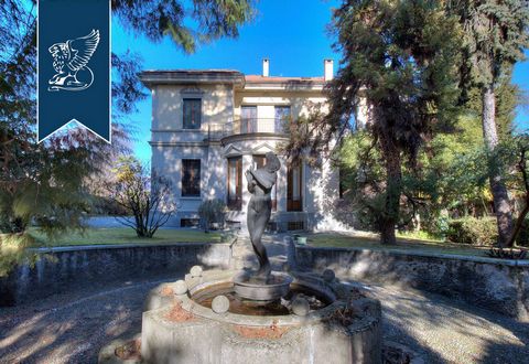 This historical estate with a mesmerising view of Lake Maggiore is currently up for sale in Stresa, a renowned tourist town. This luxury villa for sale sprawls over roughly 560 m² in total and encompasses two floors and a lower-ground floor. The grou...