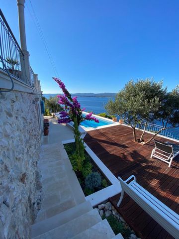 The house is located in the bay of Vela Farska on the south side of the island of Brac, only 9 km away from Bol and the famous beach Zlatni rog (Zlatni rat). This gem offers a panoramic view of the island of Hvar, Svetac (island on the west side of V...