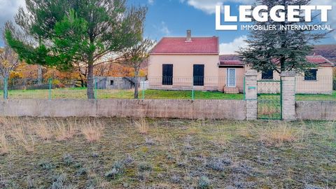 A17853 - This 173m2 villa built in 1975 has a fenced 5910m2 plot of land. It is located at the foot of the Lure mountain, in a lavender-producing area in the Provençal countryside. It is composed of two parts - a three-bedroom house and a single stor...