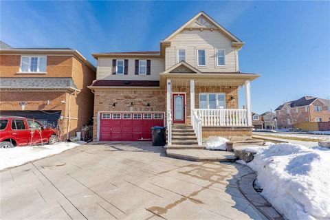 Recently Renovated , Approx 2800 Sq Ft Executive Detached Home In The Heart Of Brampton Fletcher's Meadow. 4 Large Bdrs, 4 Baths. Beautiful Front Lawn & Backyard Garden. 9' Ceiling, Crown Moldings, Family Room W/Stone Accent Wall, Modern Kitchen W/Pa...