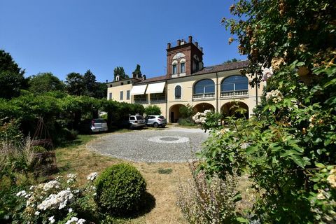 Enjoy comfort and nature in this flat, a portion of a period residence, which offers a large, well-kept private garden and free WiFi. A surrounding green area invites you to long walks in the silence of nature, a relaxing and unique holiday experienc...
