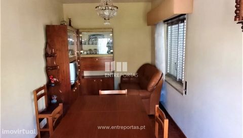 Sale of 3 bedroom villa ready to live, located in a privileged area of the parish of Vilar de Mouros, in the municipality of Caminha. This villa stands out for the quality of construction, location and surroundings, is divided into ground floor, firs...
