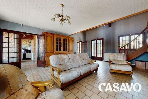 Casavo vous propose à la vente cette maison de 6 pièces construite en 1970, de 138.0 m² habitable, 238.0 m² avec le sous-sol, localisée dans le quartier de Condorcet, proche des bords de Marne à Maisons-Alfort. Ce bien se compose d’un grand séjour, d...