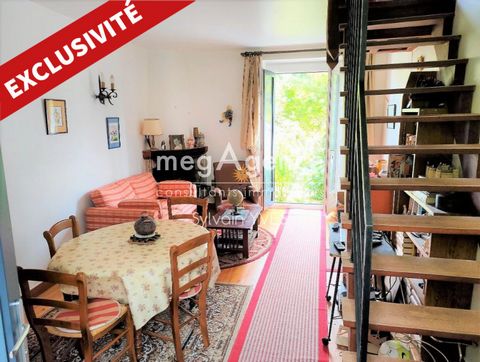 Discover an exceptional property on the banks of the Seine to renovate, where a house full of character blends harmoniously with a secondary house, all nestled on a plot of 500 m² offering a breathtaking view of the Seine. The main house, approximate...