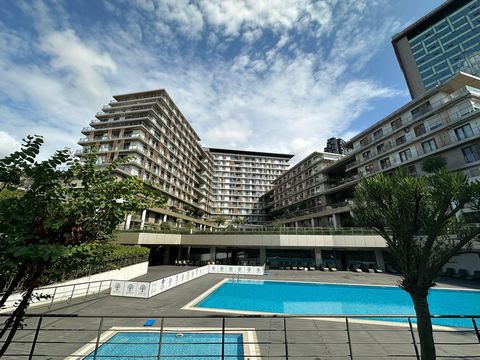 4.5+1 apartment in GREENIST BAHÇELİEVLER is designed for family life. This private apartment consists of a total of 174 residences on the site. Our apartment has a private balcony of 80 square meters, thus offering an ideal space to spend time outsid...