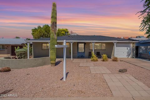 Welcome to this tastefully upgraded and vibrant single family residence located in Sunnyslope. As soon as you enter, you'll be greeted by a semi open concept floor plan with tons of natural light and warm undertones . This beautiful kitchen features ...