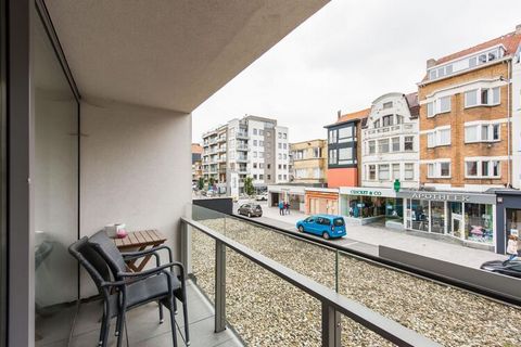 Nieuw appartement op de 1ste verdieping (lift) met 1 slaapkamer. Gelegen in het centrum, op wandelafstand van de zee. Zonnig balkon aan de achterzijde. Modern en landelijk interieur. Huisdieren zijn niet toegelaten. Wifi en digitale tv. Indeling Woon...