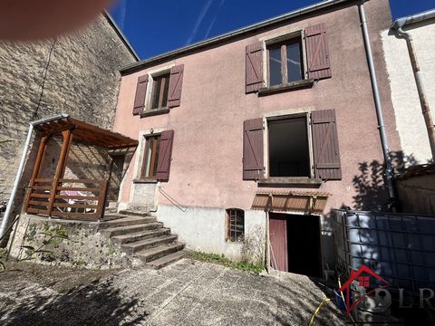 Als u op zoek bent naar een woongebouw met twee appartementen, biedt het IDLR-bureau in Bourbonne les Bains u deze set aan. Ideaal om te huren of een gezin. Het bestaat op de begane grond uit een accommodatie van het type F2 van ongeveer 64 m2 met ee...
