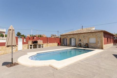 This wonderful house with a shared swimming pool is located in Marenys de Rafalcaid, at the Gandía coast, very near the beach, and welcomes 6 people. Welcome to this lovely house with a wide terrace and a 8m x6m swimming pool -shared with one neighbo...