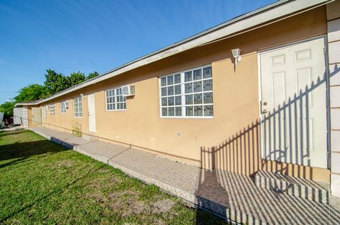 Great investment property located in the Hope Gardens community. This fourplex is approximately 3,260sq.ft and sits on a 7,616 sq.ft lot. The building consists of 3 - two bedroom, one bathroom units and 1 - one bedroom, one bathroom unit. The units a...
