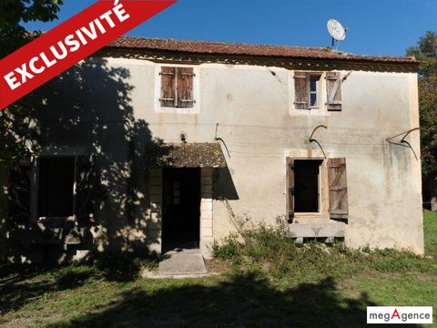 Gascony house of approximately 110 m² to renovate on land of approximately 3878 m² partly wooded with a well and its henhouse. Roof to be redone and new tiles provided. Partly fenced land. Peaceful area. Fishing spot nearby for fishing enthusiasts. B...