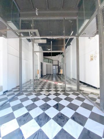 Keller Williams Imperium offers you this commercial premise in the center of Tarragona with plenty of options and possibilities. ~~Located in one of the main access avenues to the city of Tarragona, this commercial premise stands out for its great vi...